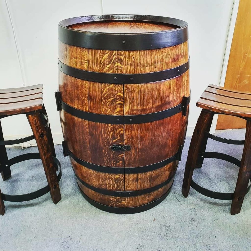 Bộ bàn 2 ghế thùng rượu gỗ trang trí quầy bar | Trống cổ truyền Chí Mạnh