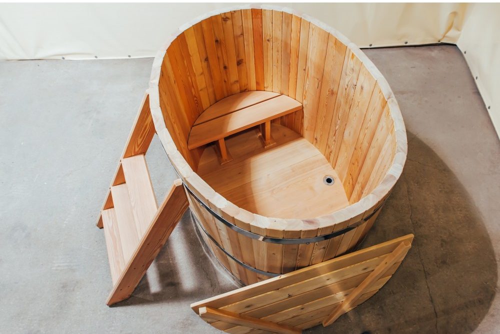 Bồn tắm gỗ kiểu Nhật