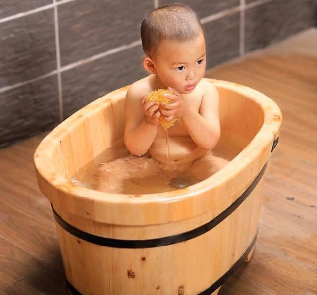 Bồn tắm gỗ cho bé