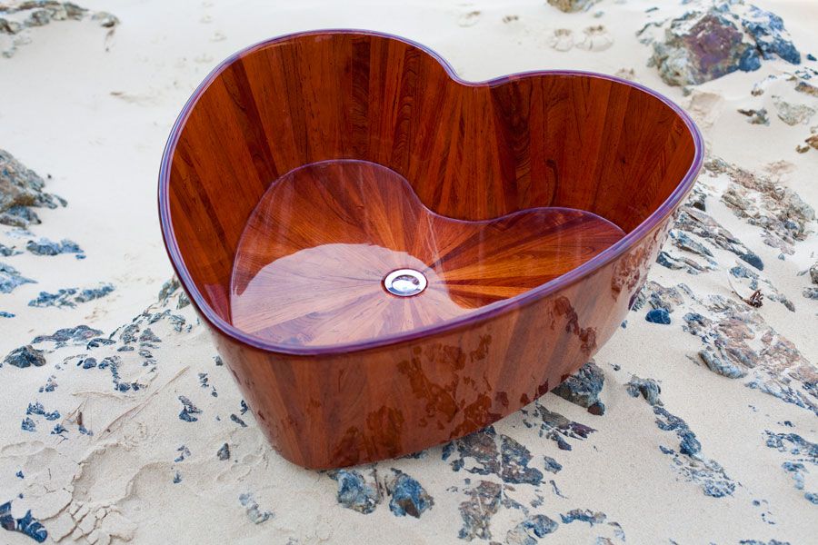Bồn tắm gỗ trái tim