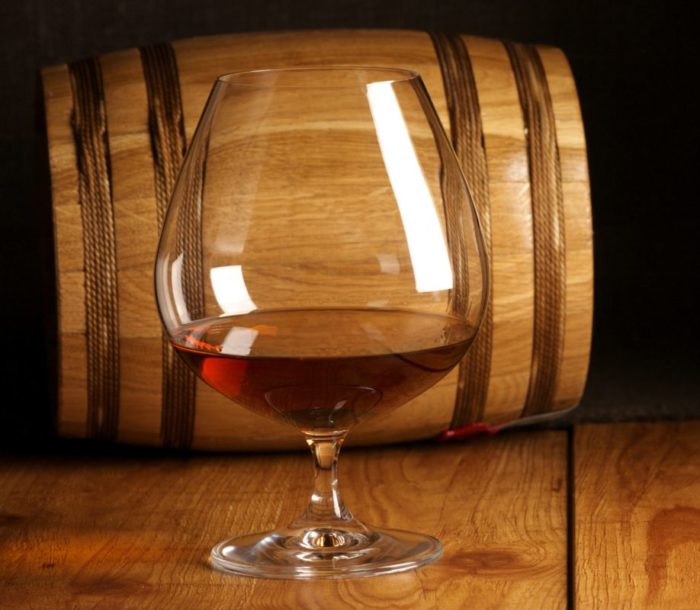 rượu ủ trong thùng gỗ sồi