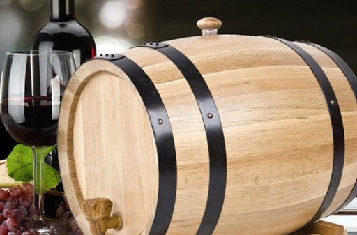 Thùng gỗ sồi đựng rượu vang