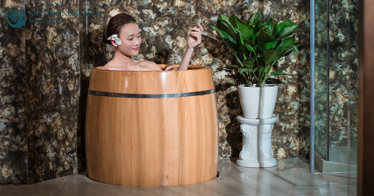 thư giãn với bồn tắm gỗ tròn lấy lại tinh thần, tăng cường sức khỏe