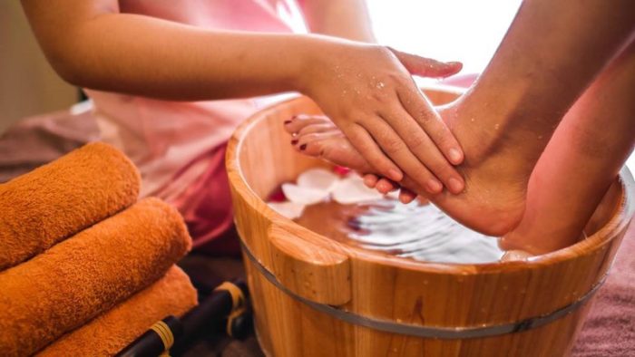 Bệnh gout là gì? Típ 5 Bài thuốc ngâm chân chữa Bệnh Gout hiệu quả tại nhà