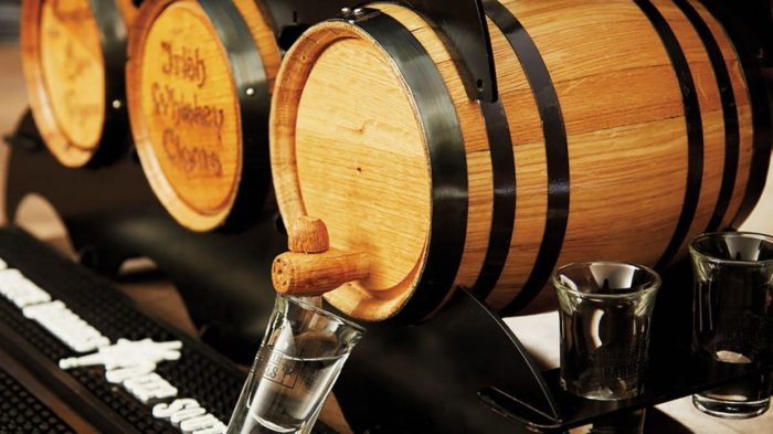 những lý do bạn nên đầu tư thùng rượu gỗ sồi mini ủ rượu whisky tại nhà