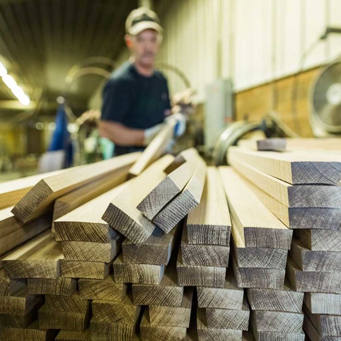 Thùng đựng rượu gỗ sồi tại Hà Nam được làm từ các thanh gỗ sồi nhập khẩu