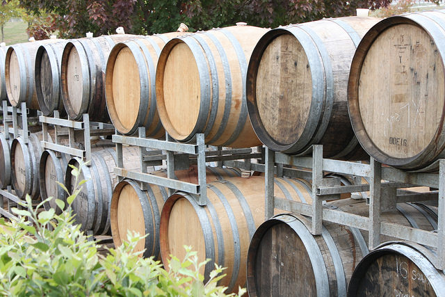 Thùng rượu gỗ sồi mới và thùng gỗ sồi cũ sẽ tạo ra hương vị khác nhau cho rượu